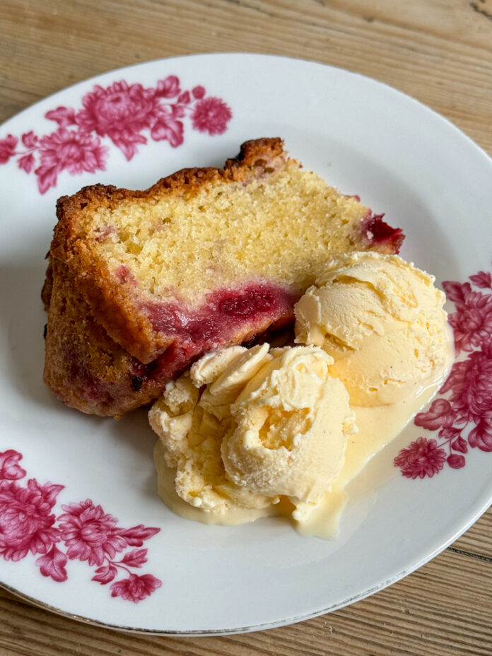 Superenkel og digg kirsebærkake - helleskitchen