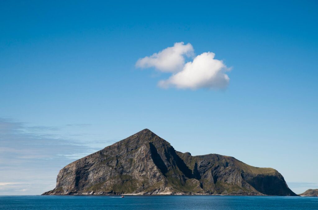 Illustrasjonsbilde av ytterst i Lofoten. Nordland VI er et leteområde i Norskehavet utenfor den nordligste delen av Helgelandskysten og Vestfjorden.