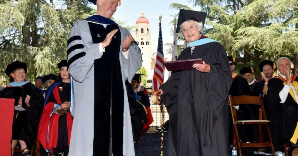 105-åring tok mastergrad ved Stanford University