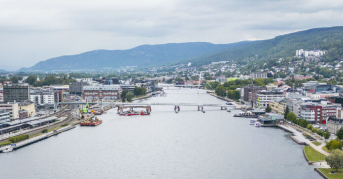 Flere synkehull langs vannet: - Guffent