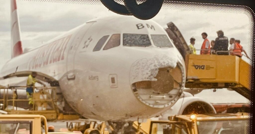 Fly ramponert av hagl - Fikk sjokk etter landing