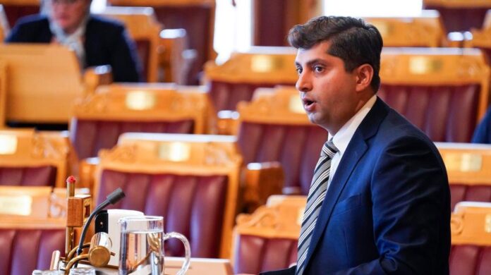 Himanshu Gulati (Frp) tar gjenvalg til Stortinget