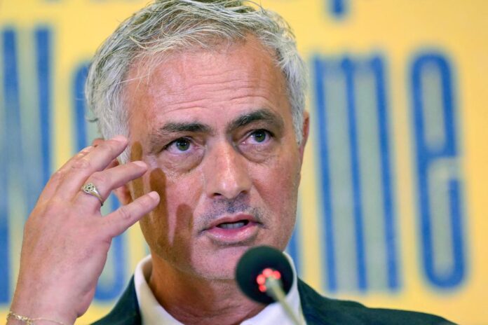 José Mourinho får superlønn som trener i tyrkiske Fenerbache