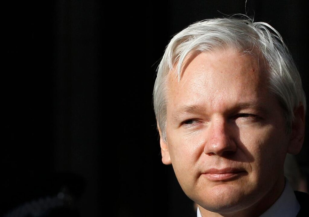 Julian Assange har landet på amerikansk territorium