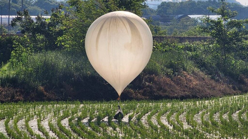 Ballong frå Nord-Korea i Sør-Korea