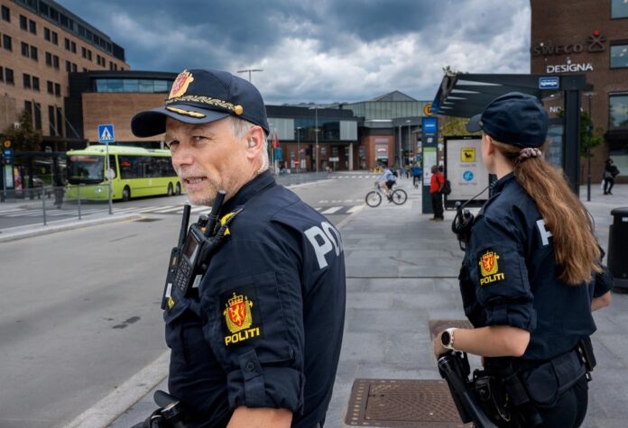 Her sjekker politiet McDonalds-toalettene og søppelkasser