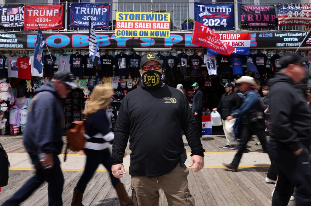 Donald Trump, Proud Boys | Proud Boys er tilbake – slår ring om Trump