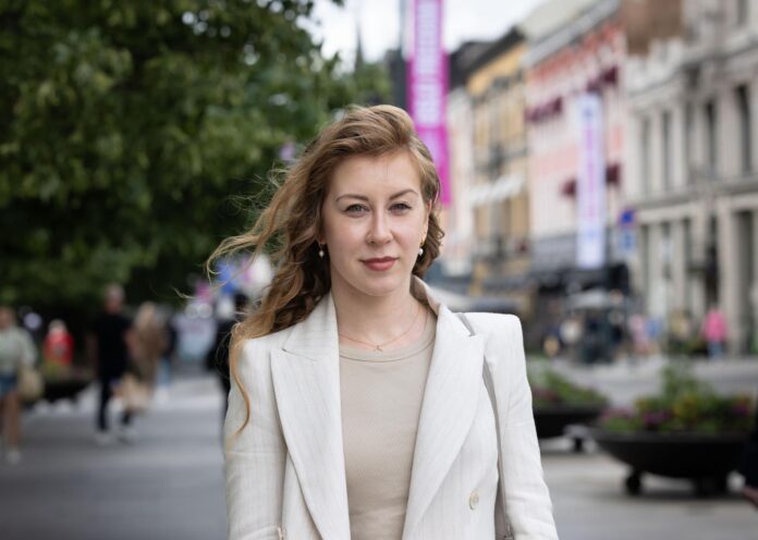 Anna Chekhovich jobbet tett med Aleksej Navalnyj før hun brått måtte rømme landet i 2019. Hun var i Oslo for å delta på Oslo Freedom Forum.