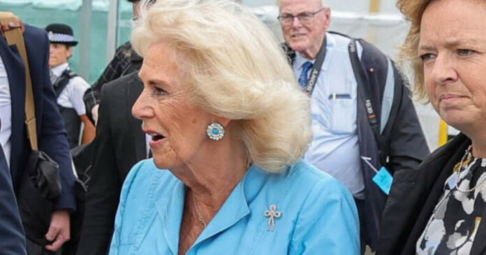 Dronning Camilla evakuert av livvakter etter en hendelse på Jersey