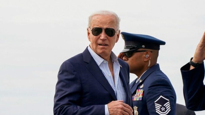 Politico: Familien ber Biden sparke hjelperne sine