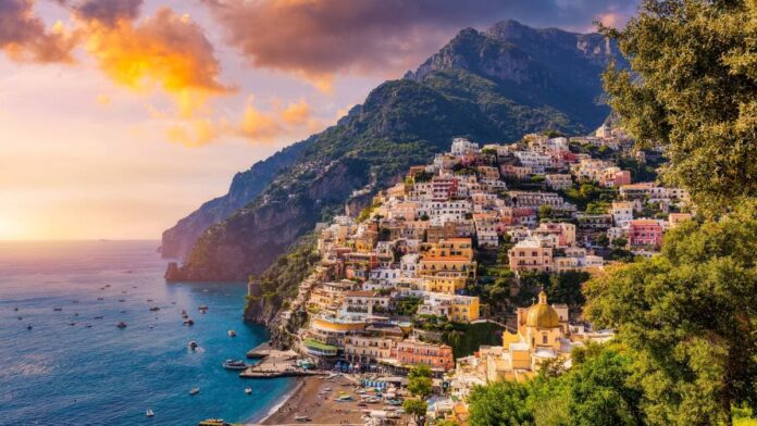 Solnedgang i Positano, Italia.