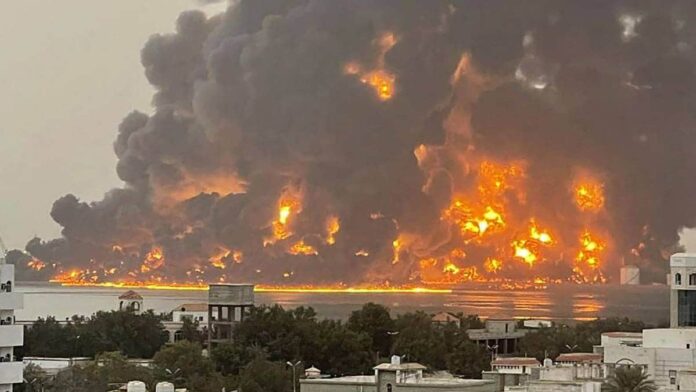 A handout picture obtained from Yemen's Huthi Ansarullah Media Center show a huge column of fire erupting following reported strikes in the Yemeni rebel-held port city of Hodeida opn July 20, 2024. A series of strikes targeted Hodeida on July 20, said an AFP correspondent and Huthi-run media, which reported a fuel depot in the port had been hit. (Photo by AFP)