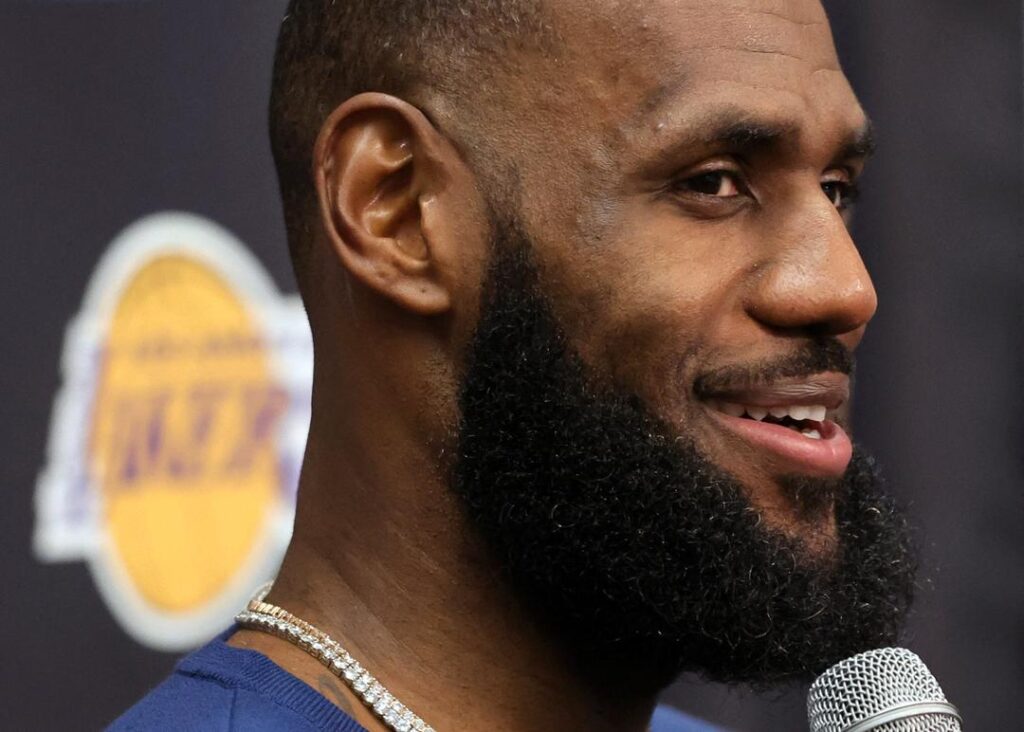 LeBron James med ny kontrakt med Los Angeles Lakers