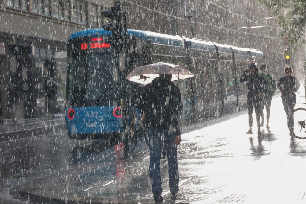 Vær, Været | Venter møkkavær: – Opptil 35 millimeter regn per time