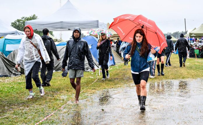 Scene på Roskilde-festivalen sperret av på grunn av uvær