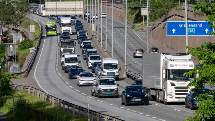 Kø i Operatunnelen etter Ring 1-stengning – uaktuelt å tillate elbiler i kollektivfeltet igjen – Stor-Oslo