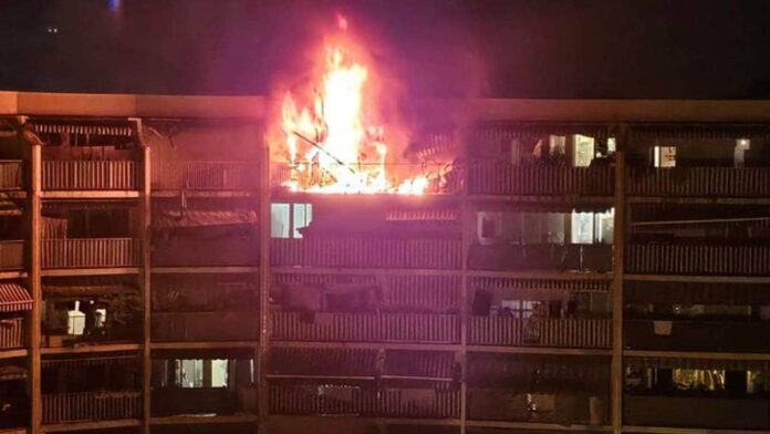 Minst sju mennesker er drept i en brann i en boligblokk i feriebyen Nice i Frankrike.