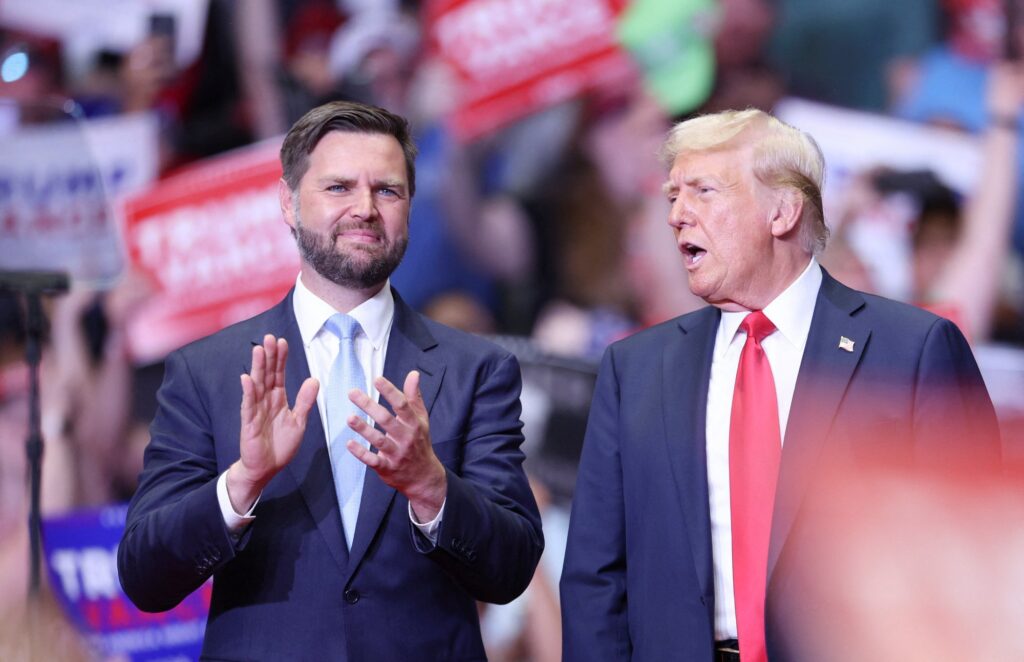 J.D. Vance, Barnløse kattedamer | Donald Trump forsvarer sin J.D. Vance' uttalelser om «barnløse kattedamer»