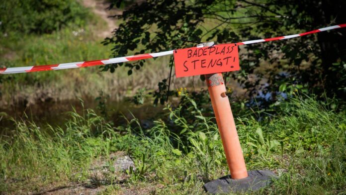 Badeplassen i Gjerstad holder stengt etter drukningsulykken. 